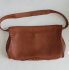 Borsa in vitello marrone con borchie