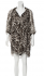 Abito leopardato con scollo a V