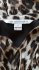 Abito leopardato con scollo a V