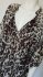 Abito leopardato con scollo a V