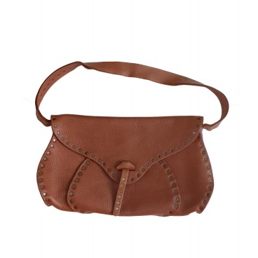 Borsa in vitello marrone con borchie