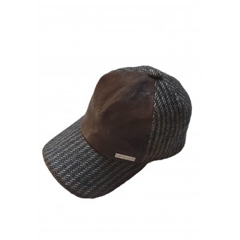 Cappello in lana e pelle
