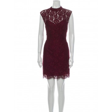Abito bordeaux in pizzo 