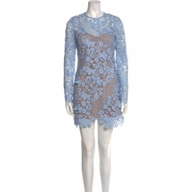 Abito in pizzo celeste