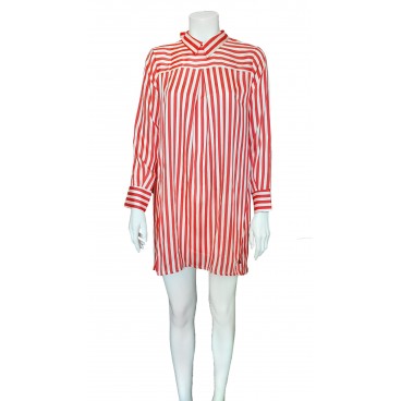 Abito a righe rosso e bianco
