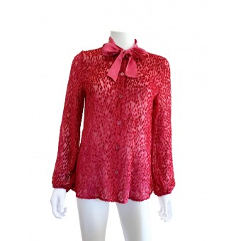 Camicia rossa in seta lavorata