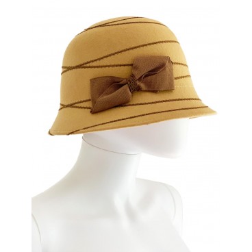 Cappello con tese color beige