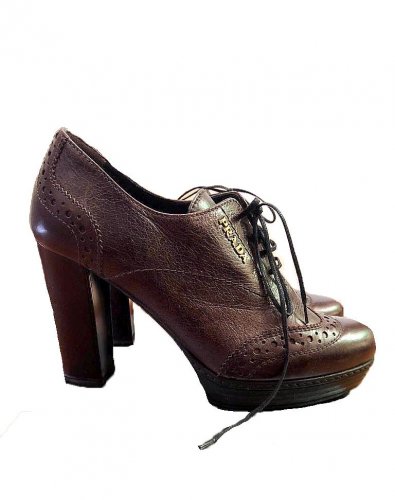 stivaletto marrone in pelle allacciato 