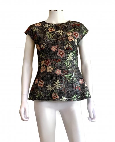 Top fiorito a maniche corte