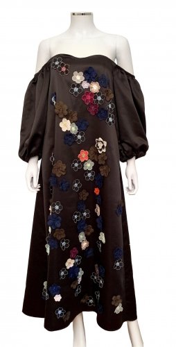 Abito nero lungo con fiori